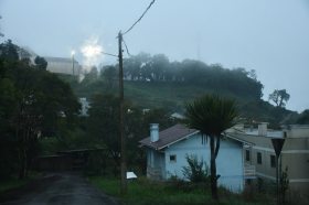 rea do bairro Santo Incio tem risco de deslizamento e famlias so solicitadas a evacuar regio