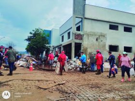 Bombeiros de Salvador do Sul se unem  fora-tarefa do Estado e atuam na zona de desastre no RS