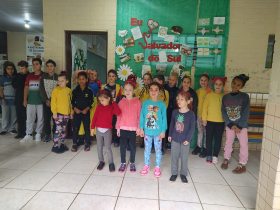 Dia do Cabelo Maluco&ldquo anima escolas de Salvador do Sul e promove a criatividade infantil