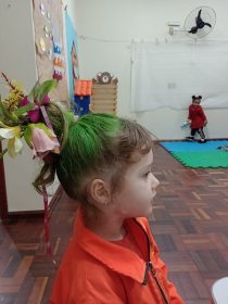 Dia do Cabelo Maluco&ldquo anima escolas de Salvador do Sul e promove a criatividade infantil