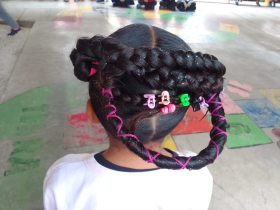 Dia do Cabelo Maluco&ldquo anima escolas de Salvador do Sul e promove a criatividade infantil