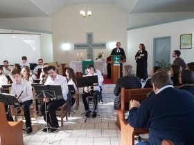 Fieis de Salvador do Sul celebram as origens durante culto em alemo