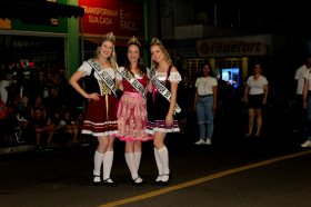 Primeiro desfile de Natal tem grande pblico em Salvador do Sul