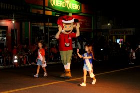 Primeiro desfile de Natal tem grande pblico em Salvador do Sul