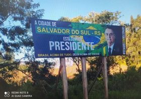 Placa em Salvador do Sul em prol da candidatura de Jair Bolsonaro tem 48 horas para ser retirada