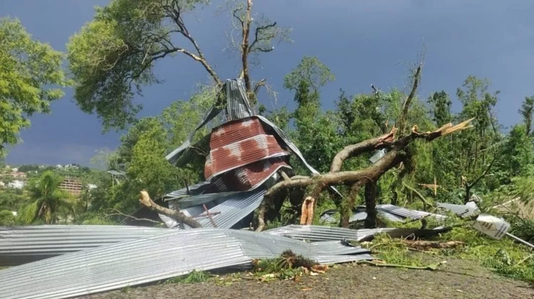 Forte temporal causa destruio em Harmonia 