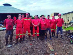 Bombeiros de Salvador do Sul se unem  fora-tarefa do Estado e atuam na zona de desastre no RS