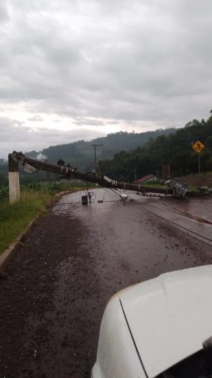 Estrada geral da Linha Comprida segue interditada