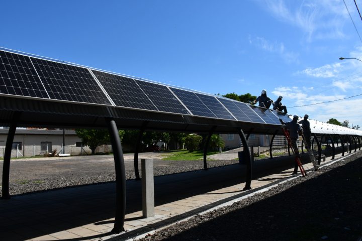 Instalao de placas solares inicia no parque municipal