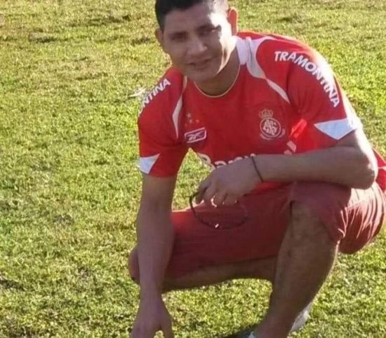 Homem falece durante partida de futebol em Tupandi