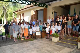 Escola Adolfo Flor comemora 65 anos com homenagem