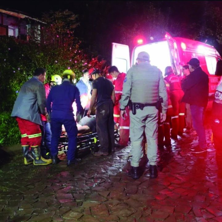 Policiais de Salvador do Sul podem ser promovidos por ato de Bravura, pela atuao nos salvamentos do dia 30 de Abril que ficou marcado na histria da cidade