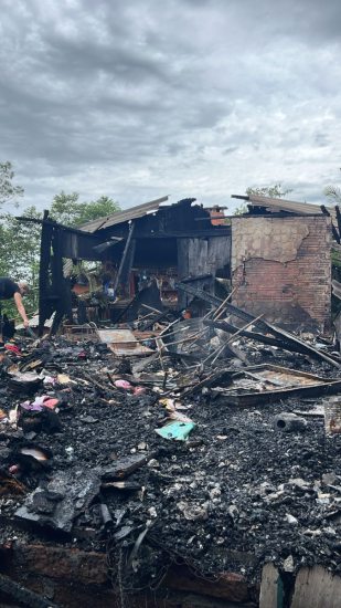 Incndio consumiu residncia e causou destruio em So Pedro da Serra