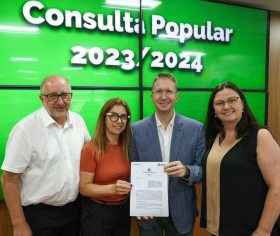 Prefeita de Marat assina convnio da Consulta Popular 2023/2024 para fortalecer servios ao idoso