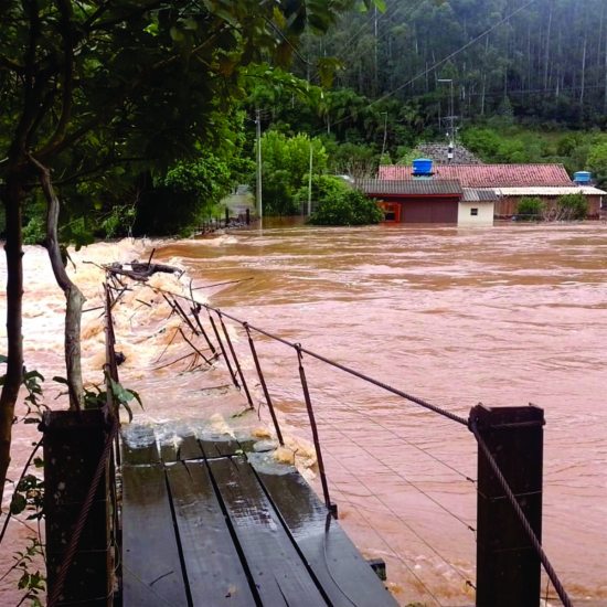 Famlias ficaram ilhadas em So Jos do Sul